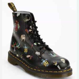 Dr. Martens Tattoo 8-Eye Boot